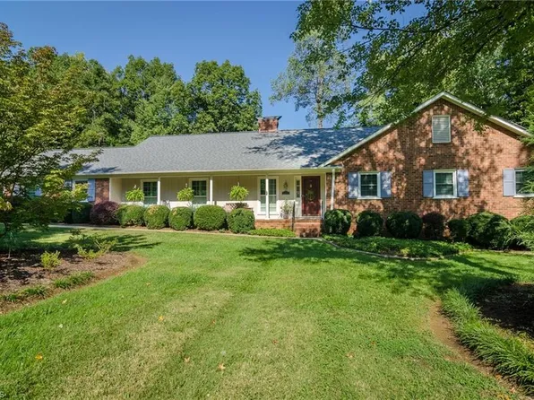 5202 Forest Oaks Dr, Greensboro, NC 27406