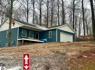1028 Birmley Estates Dr, Traverse City, MI 49696