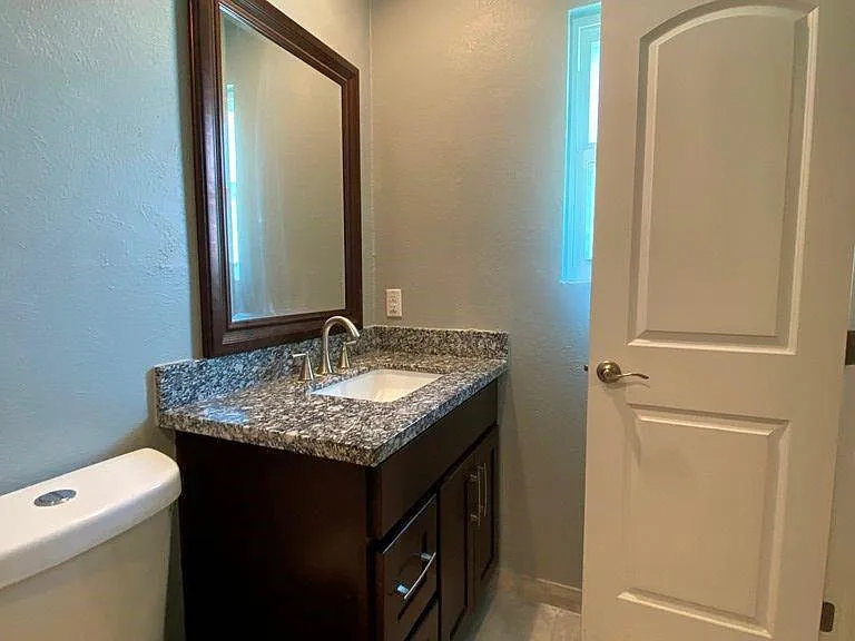 3411 Lynridge Dr #B — Photo 23