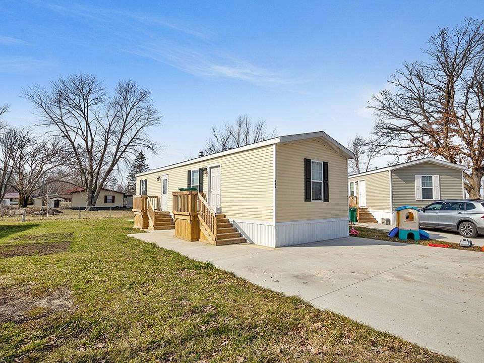 1st image of 207 Carriage Lane Est #207
