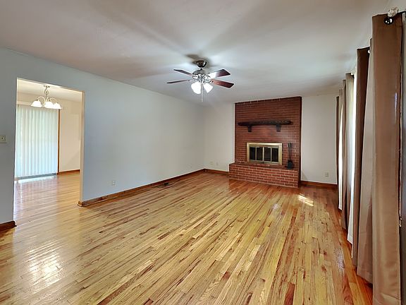 2nd image of 541 Lakeview Dr