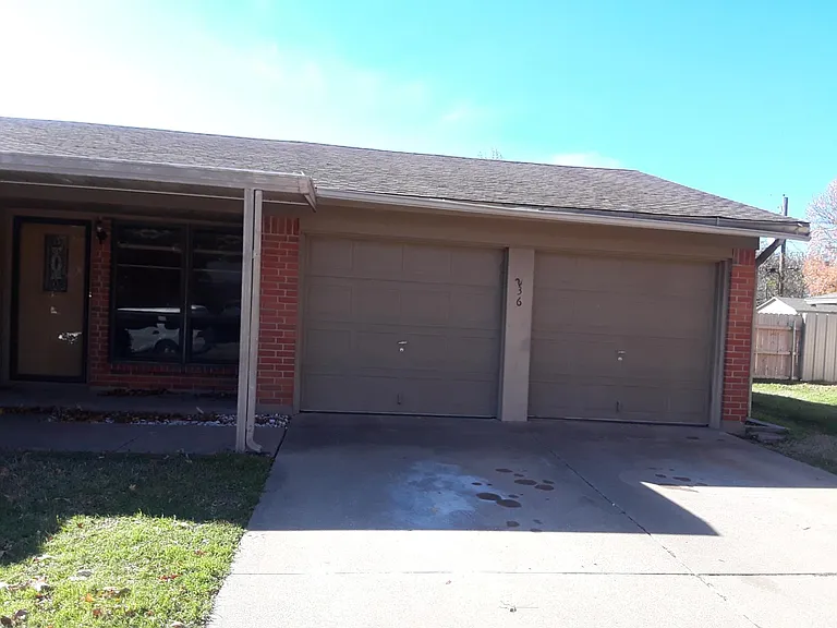 236 Smith St — Photo 2