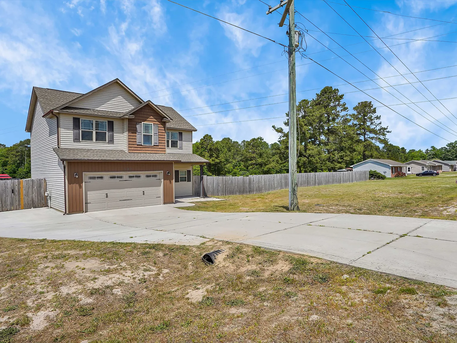 3 bed, 2.5 bath, 1600 sqft, $1,900 — Photo 3