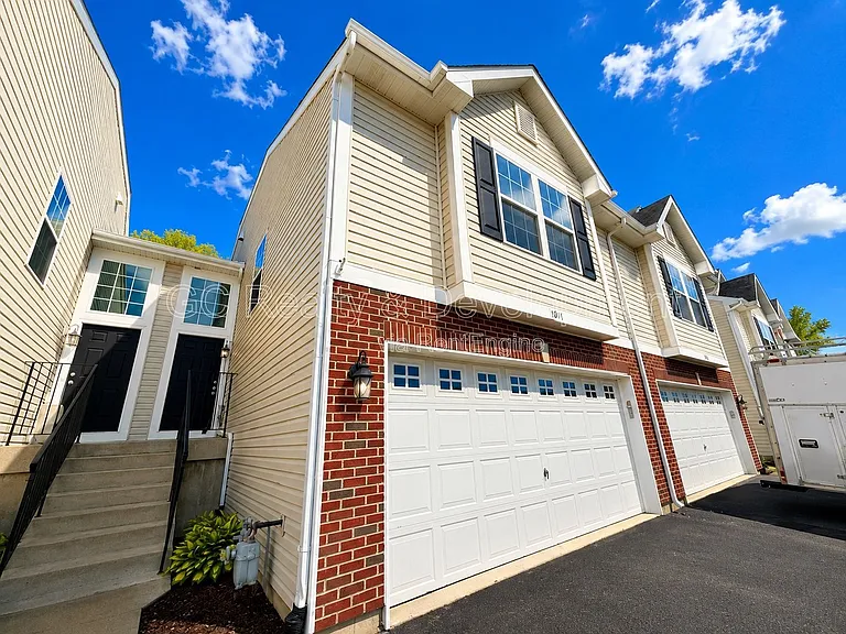 1016 Turin Dr — Photo 1