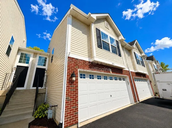 1016 Turin Dr, Hampshire, IL 60140