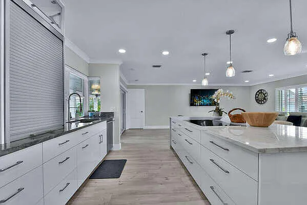 839 Enfield St — Photo 35