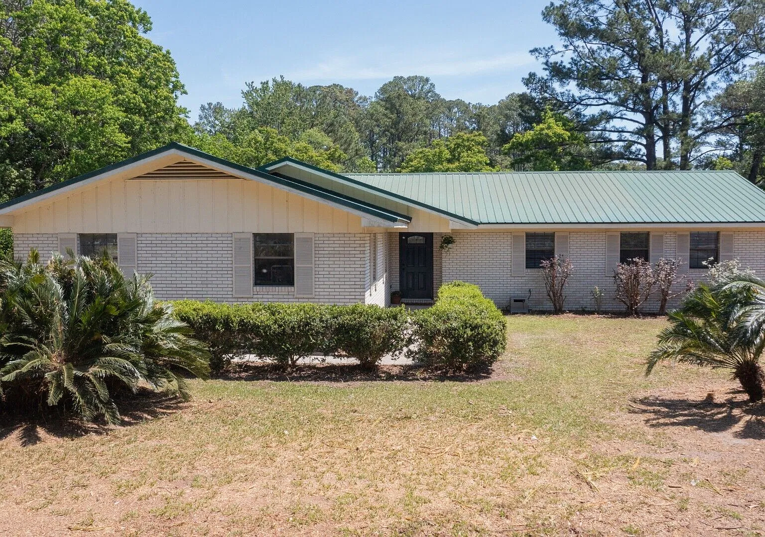 3 bed, 2.0 bath, 1725 sqft, $2,100 — Photo 1
