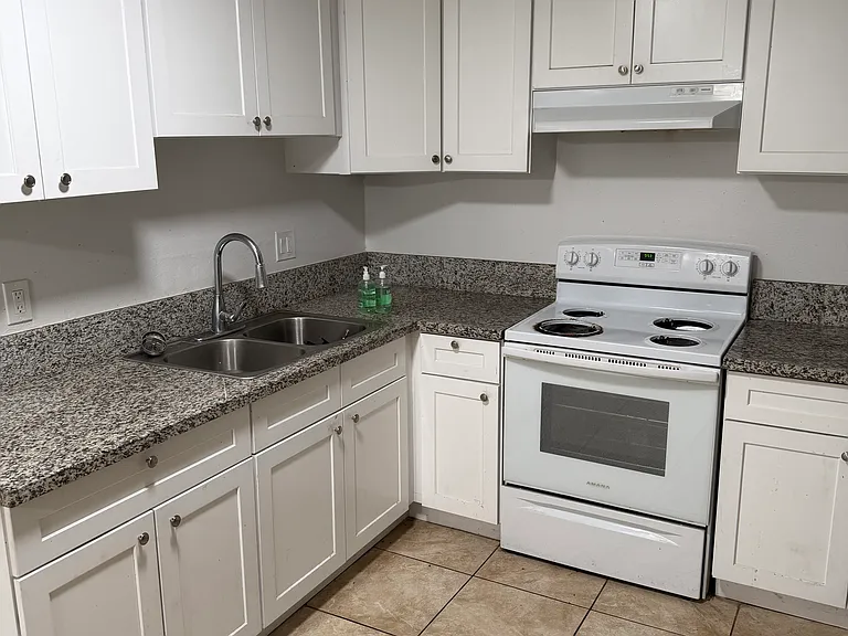 15848 Saticoy St #11 — Photo 7