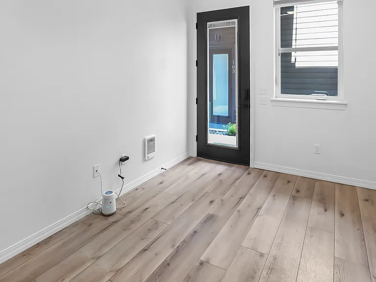 560 1st Ave N #107 — Photo 6