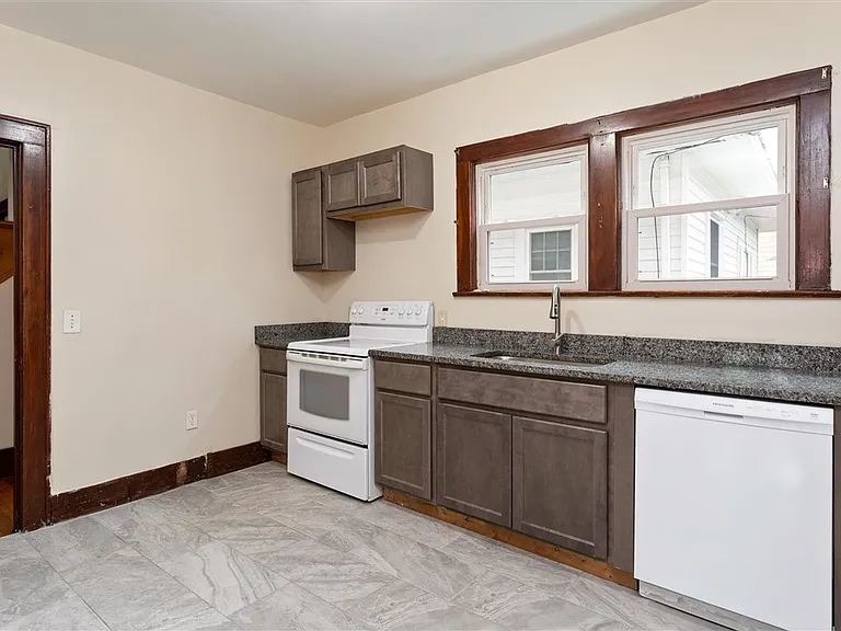 19 Genesee Park Blvd — Photo 23