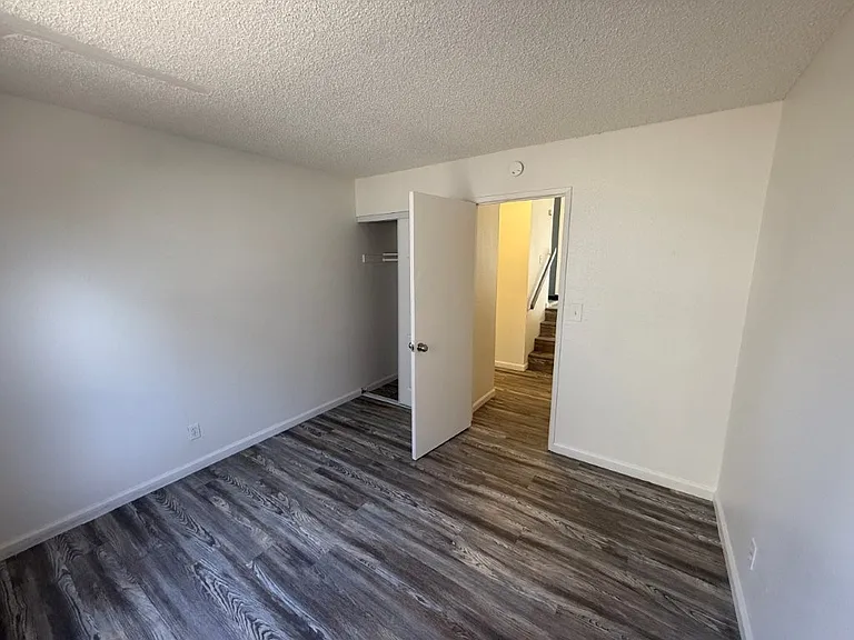 131 Glasgow Way — Photo 45