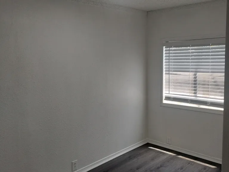 65 Sylvia St — Photo 7