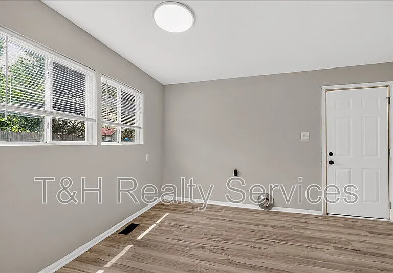 2714 Dawson St — Photo 15