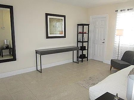 Woodlawn Park Apartments — Photo 24