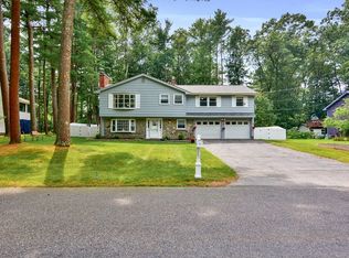 28 Ledgewood Rd, Framingham, MA 01701