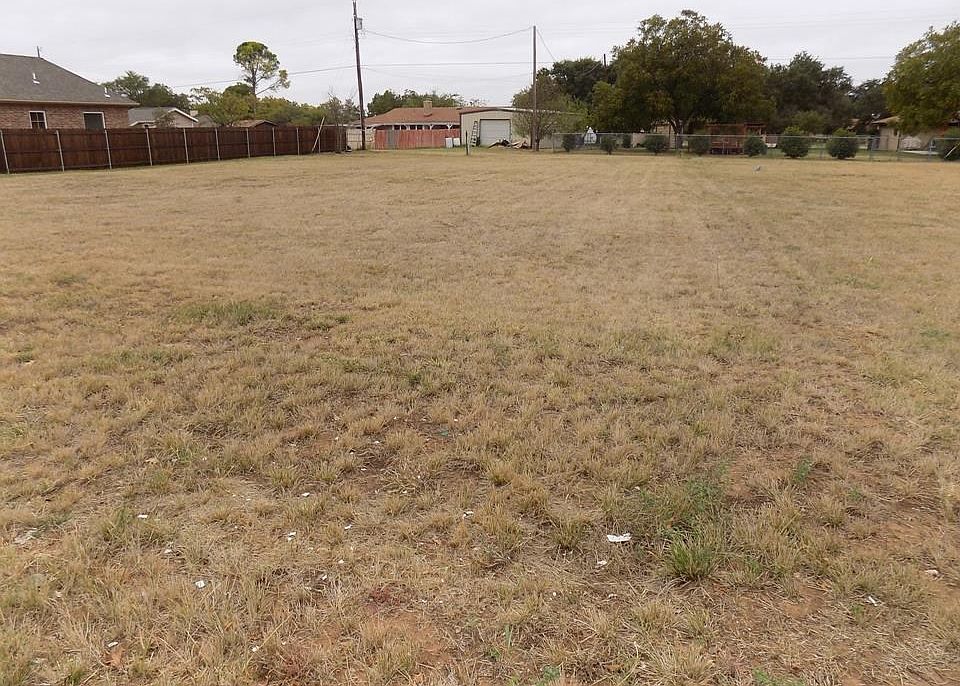 2nd image of 106 Rainbow Dr