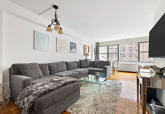 2nd image of 230 E 79th St APT 14B