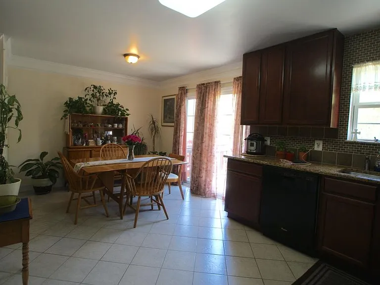 104 Eastside Ln — Photo 5