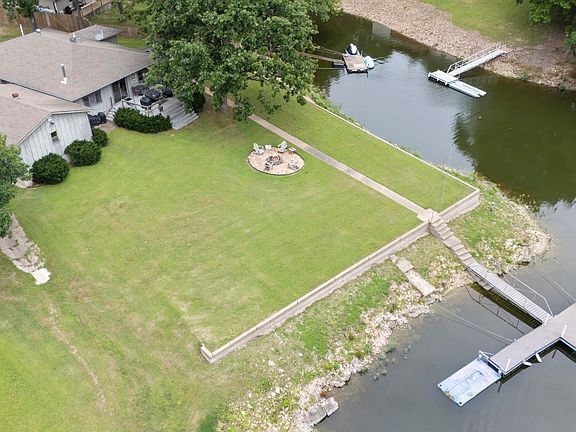 3rd image of 1421 Maple Dr