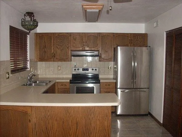 2 bed, 2.5 bath, 1700 sqft, $1,600 — Photo 2