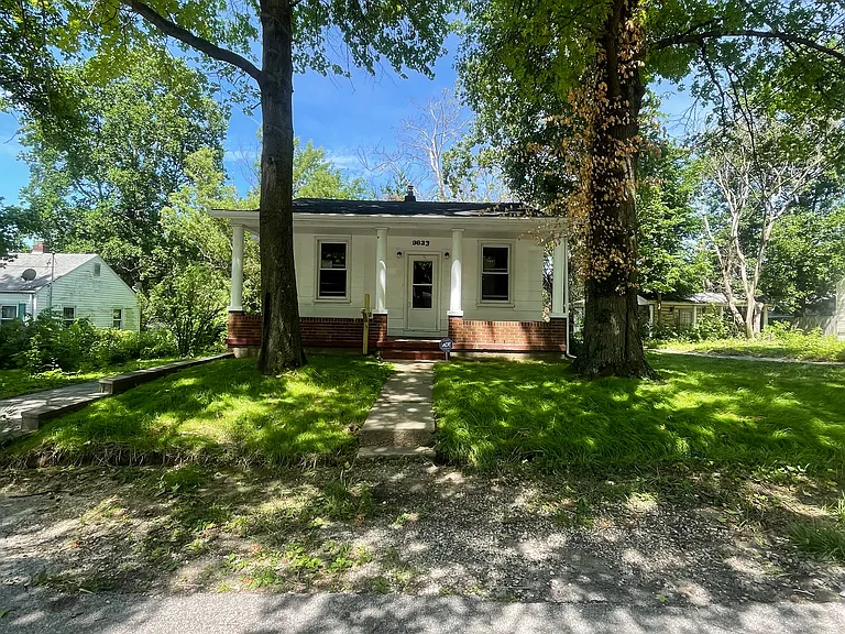 Lilac Dr — Photo 11