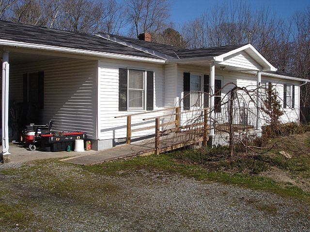 2nd image of 899 Bluff Point Rd