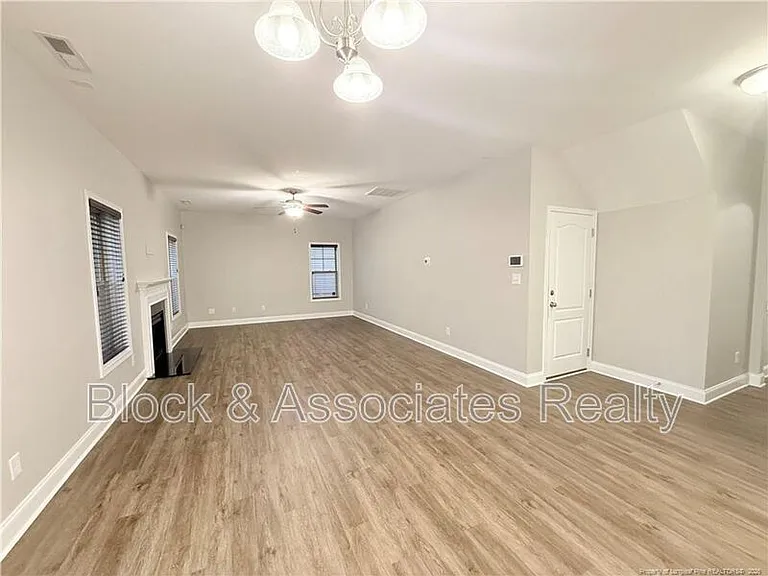471 Century Dr — Photo 5