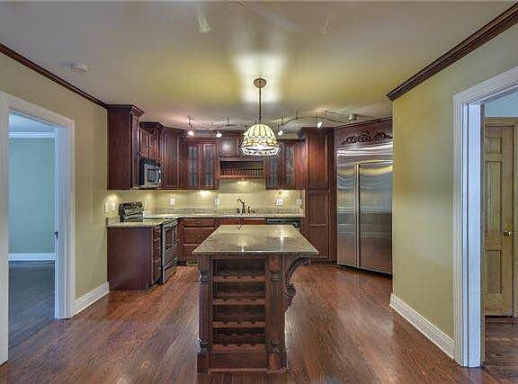 beautiful large kitchen