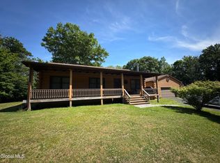 101 Hogarty Rd, Averill Park, NY 12018