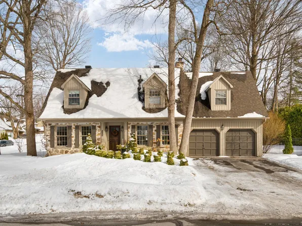 379 Robin Ave, Beaconsfield, QC H9W 1R9