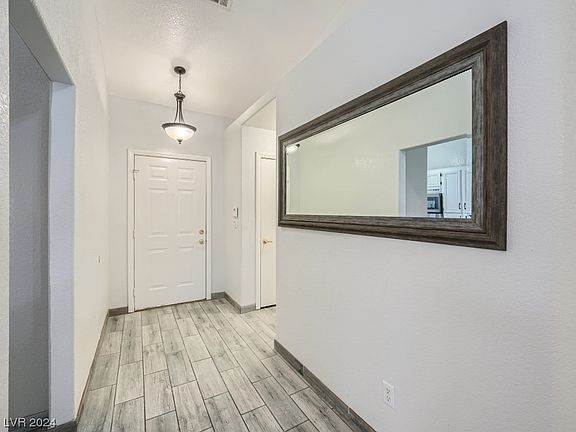 3rd image of 2447 River Oaks Dr