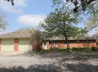 17445 Country Club Rd, Atchison, KS 66002