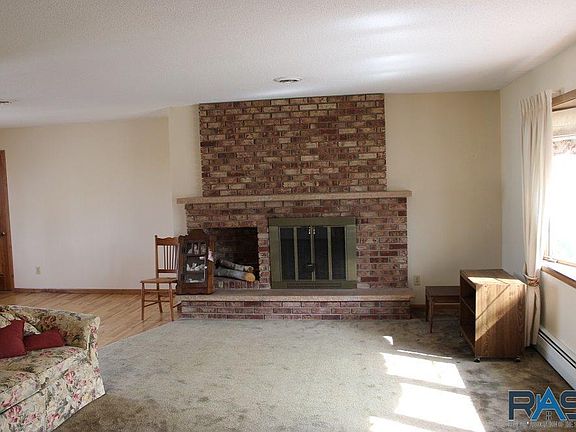 5th image of 602 Central Ln