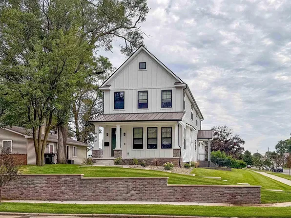 902 Stanfield St, South Bend, IN 46617