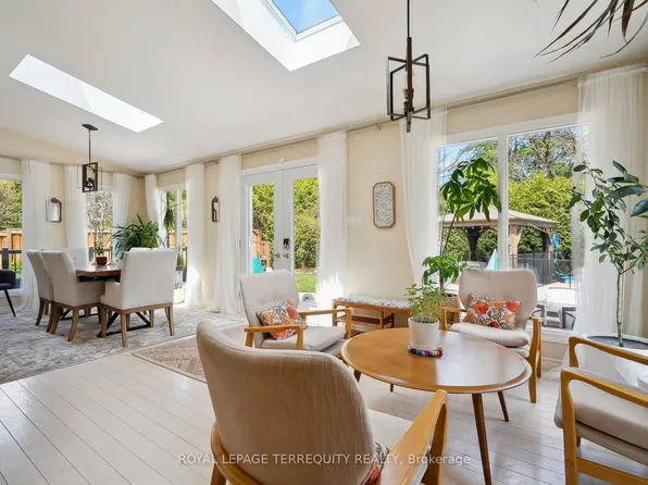 219 Valleyview Ct, Oakville, ON L6L 5H9