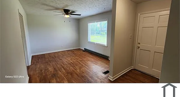 3 bed, 1048 sqft, $1,500 — Photo 3