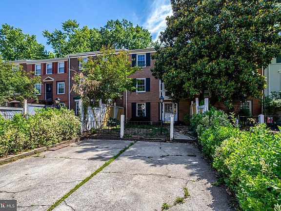 2nd image of 8127 Pinelake Ct