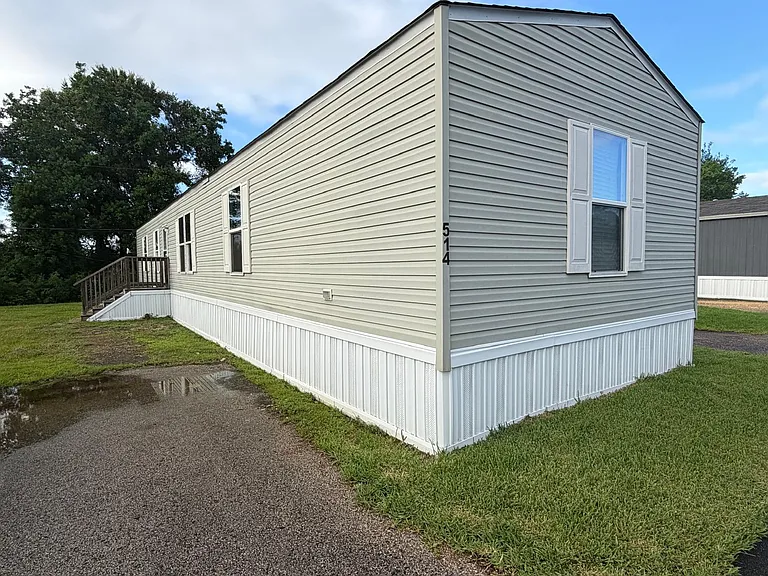 514 Primrose Ln — Photo 2