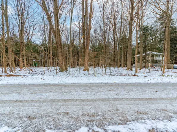 Maple St, South Haven, MI 49090