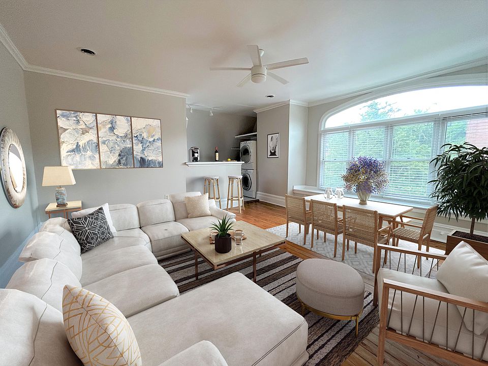 Gorgeous Sun-lit & large Living room 

Window seat, hardwood floors, ceiling fan.