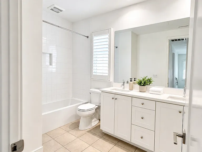 102 Della — Photo 10