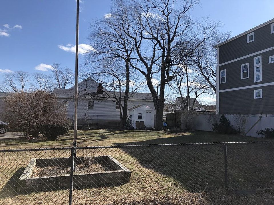 2nd image of 30 Billows St
