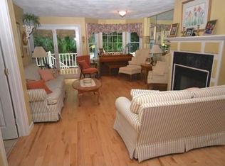 28 Midgley Ln, Worcester, MA 01604