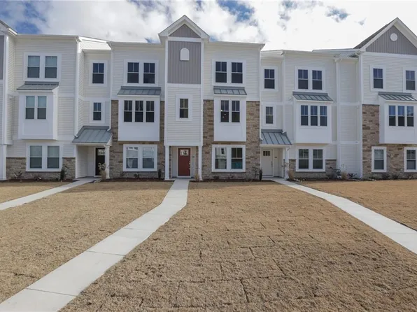 2022 Laycock Ln #102, Suffolk, VA 23435