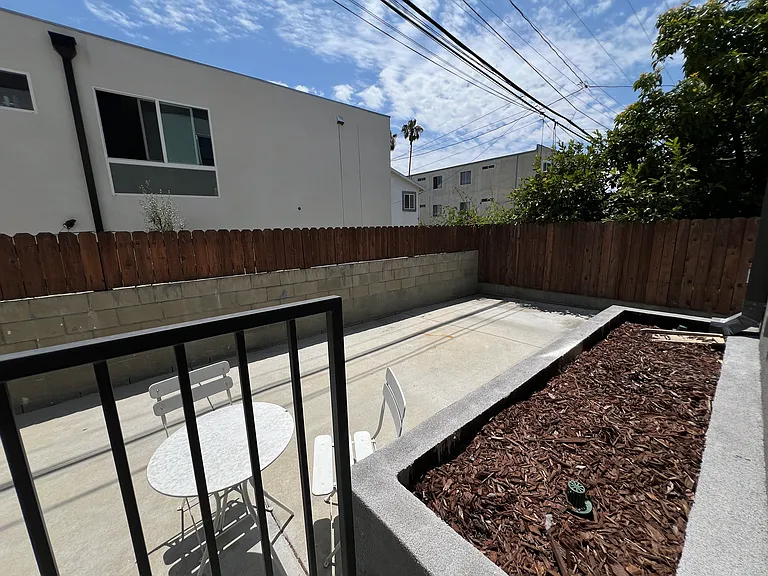 816 N Harvard Blvd — Photo 15
