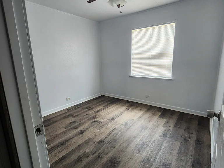 1105 Elyse Dr — Photo 12