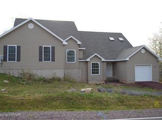 88A-88B Pin Oak Dr, White Haven, PA 18661