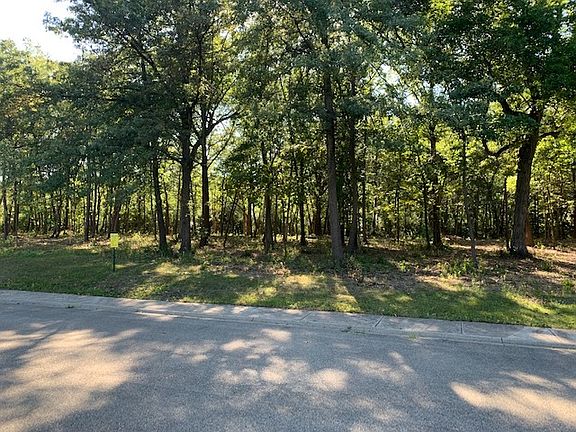 4th image of 275 Rolling Oaks Dr