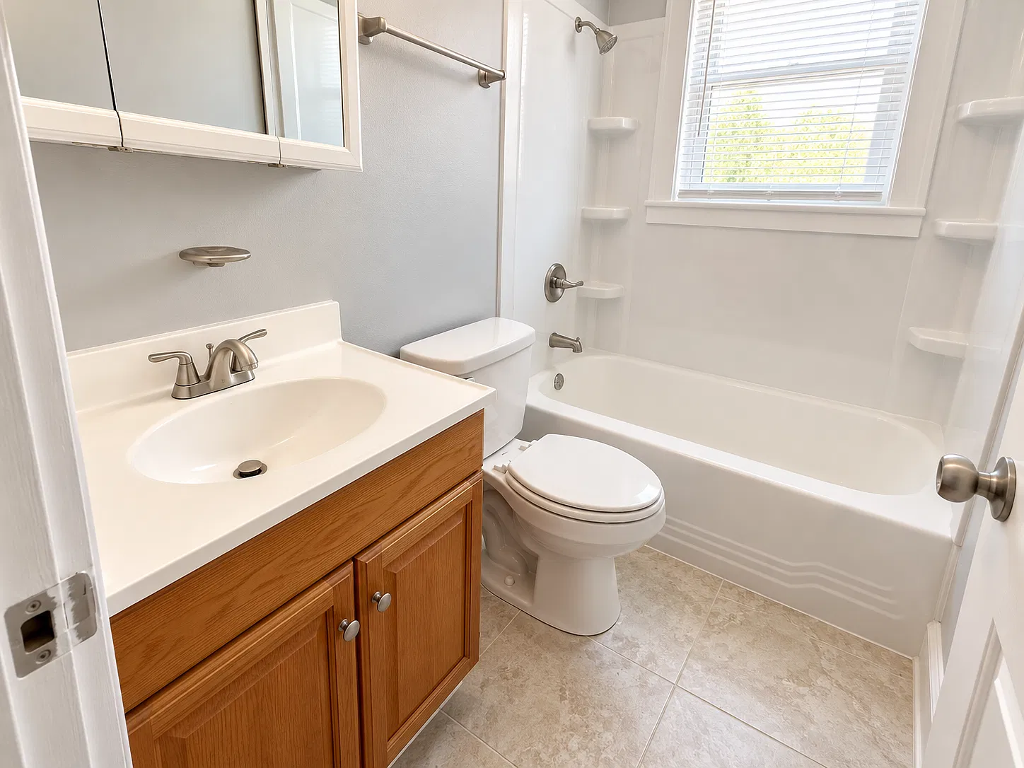 4 bed, 1272 sqft, $1,700 — Photo 3