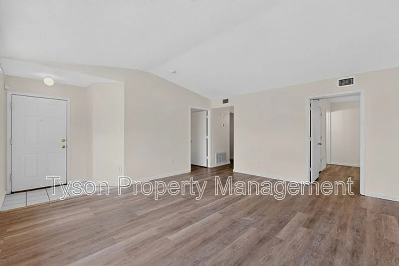 3 bed, 2.0 bath, 1300 sqft, $1,750 — Photo 3